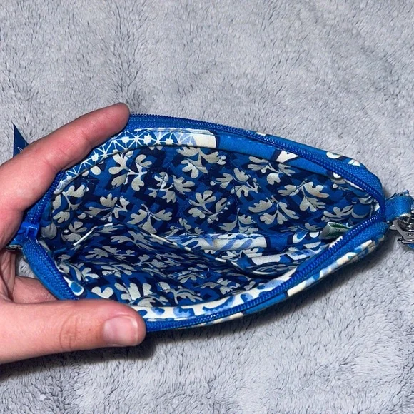 SOLD Vera Bradley wristlet/phone holder - Picture 3 of 3